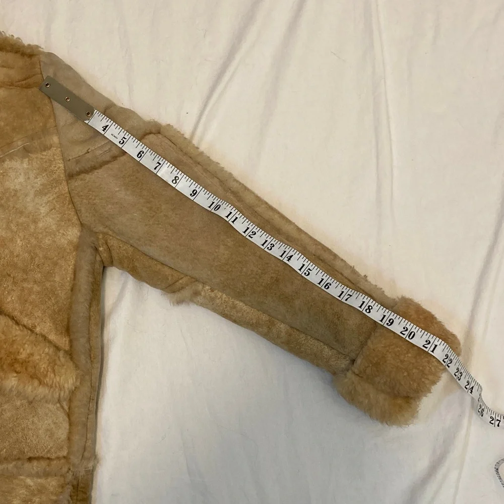 Women's Tan Shearling Zip-Up Jacket with Plush Collar - Picture 15 of 15